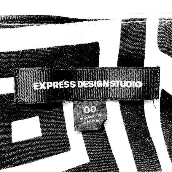 Express Black & White Print Mini Skirt - Picture 6 of 8